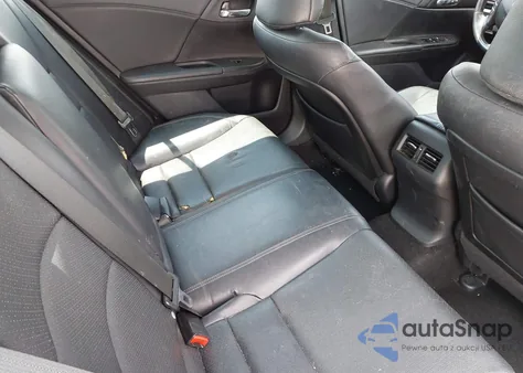 2014 Honda Accord Touring z USA, uszkodzony, nr VIN 1HGCR3F97EA026155